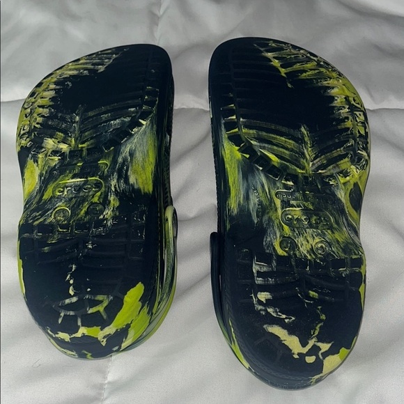 CROCS Blue and Green Water Shoes with Marble Design - Picture 3 of 6